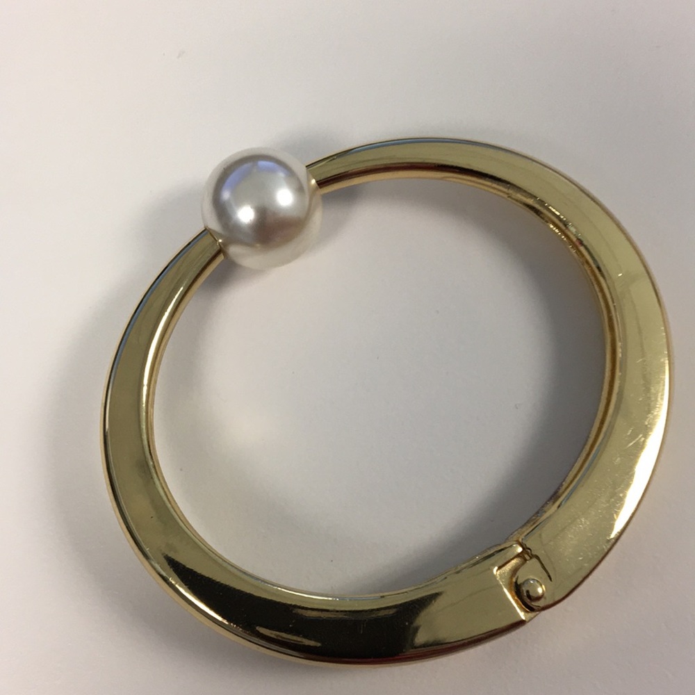 Metal pearl bracelet free size